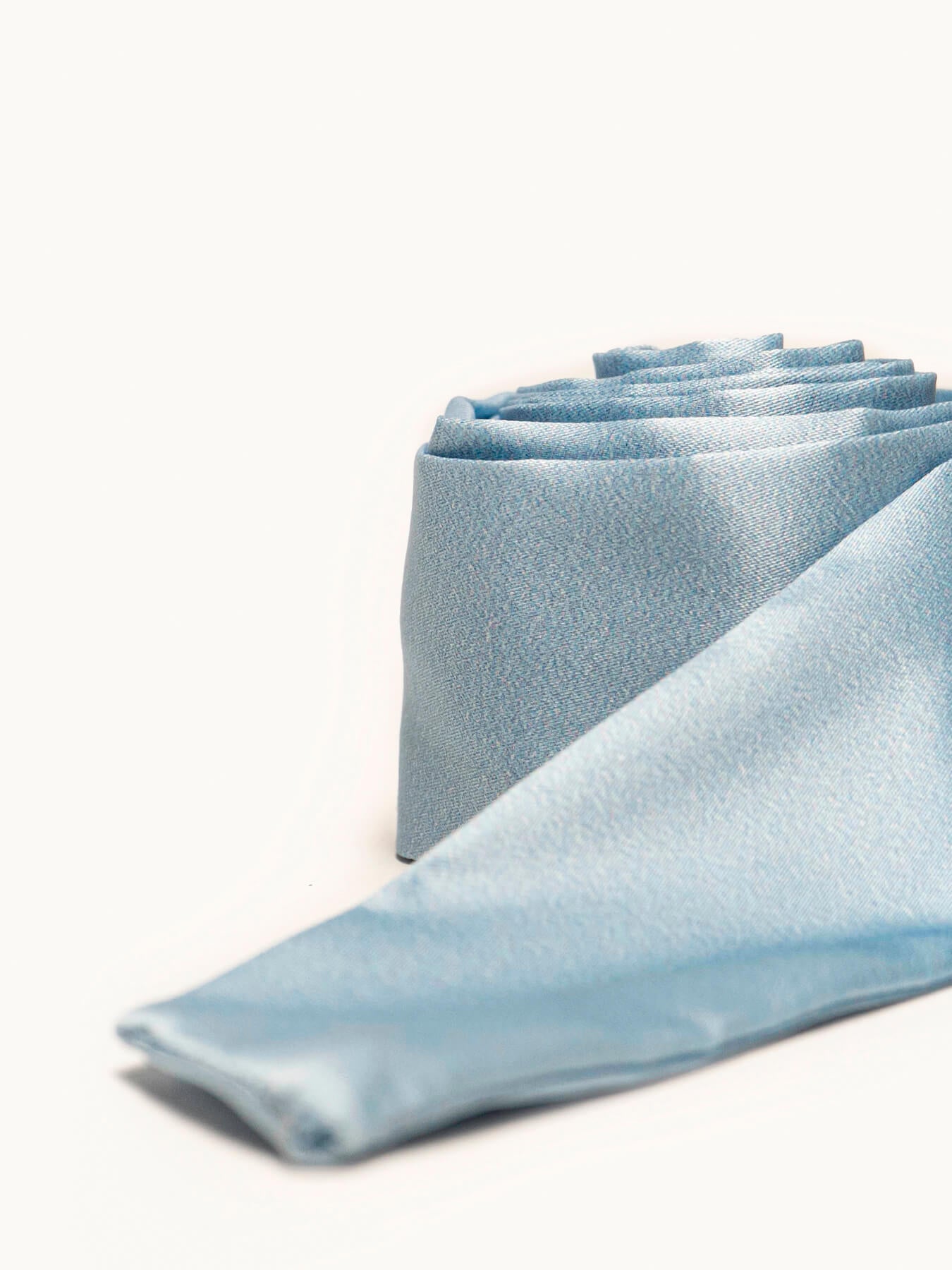 Lenço de cetim simples azul claro