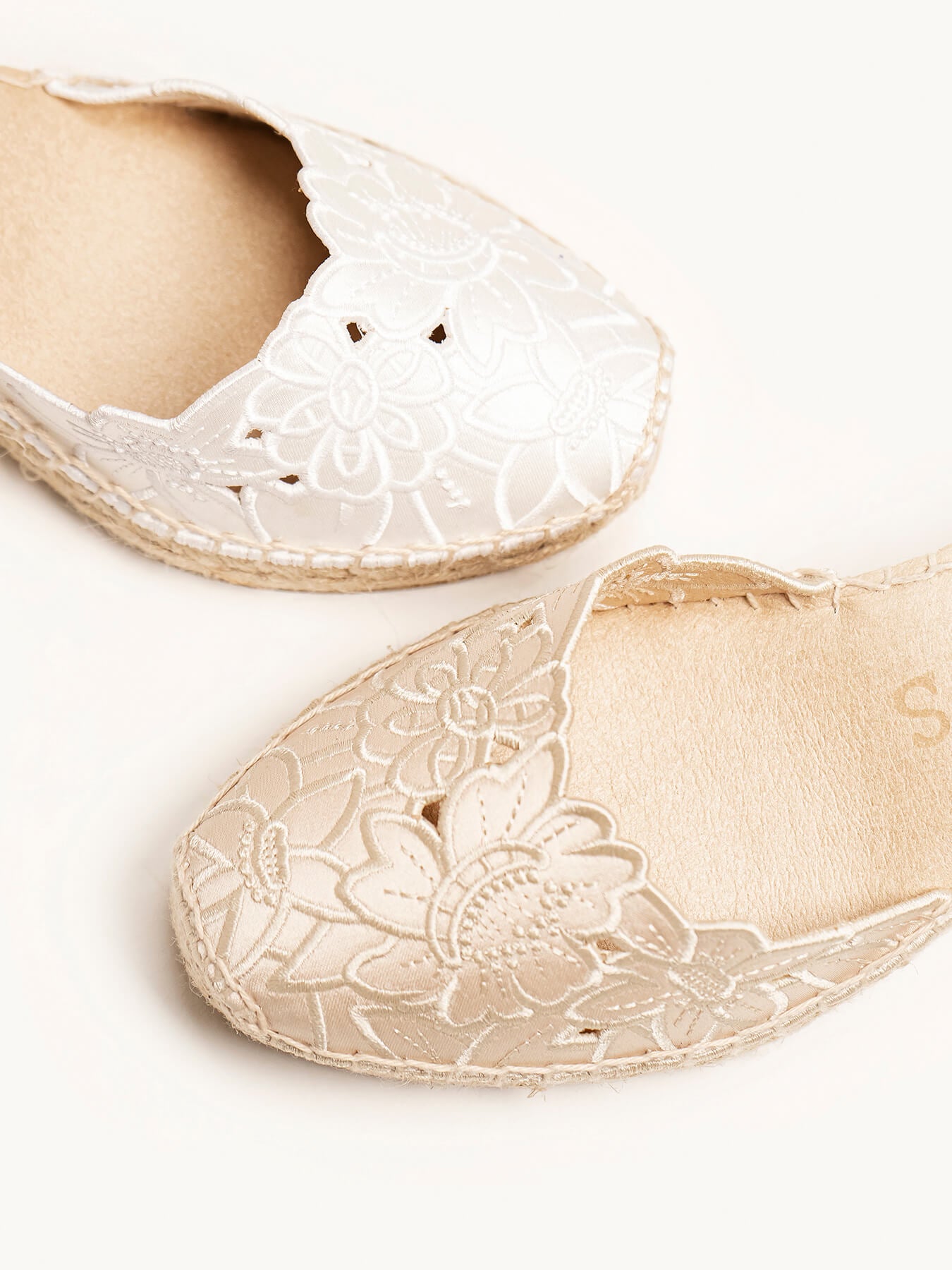 Romero Cuña Alta Bordado Silvestre Blanco