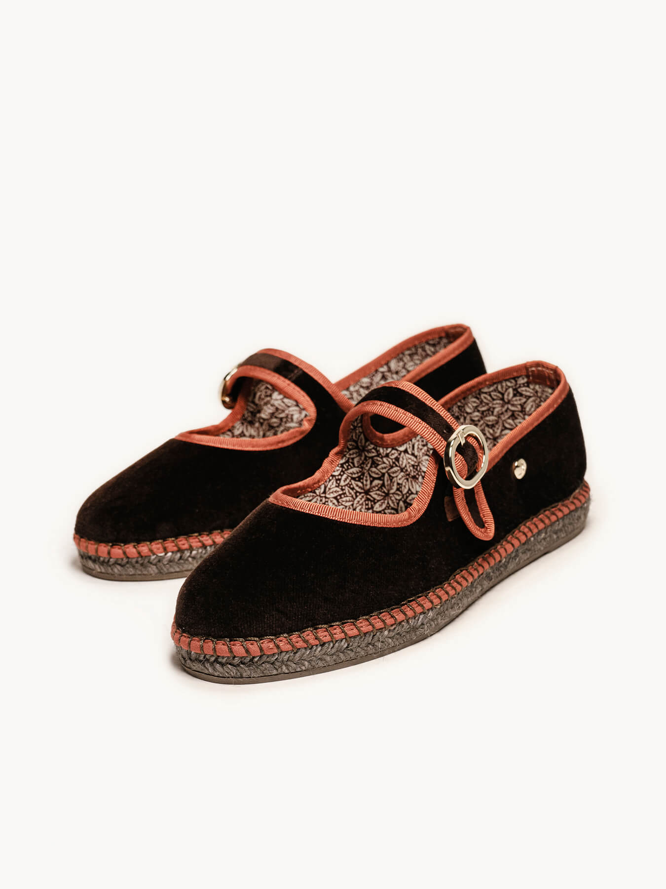 Adelfa Terciopelo Marrón Oscuro