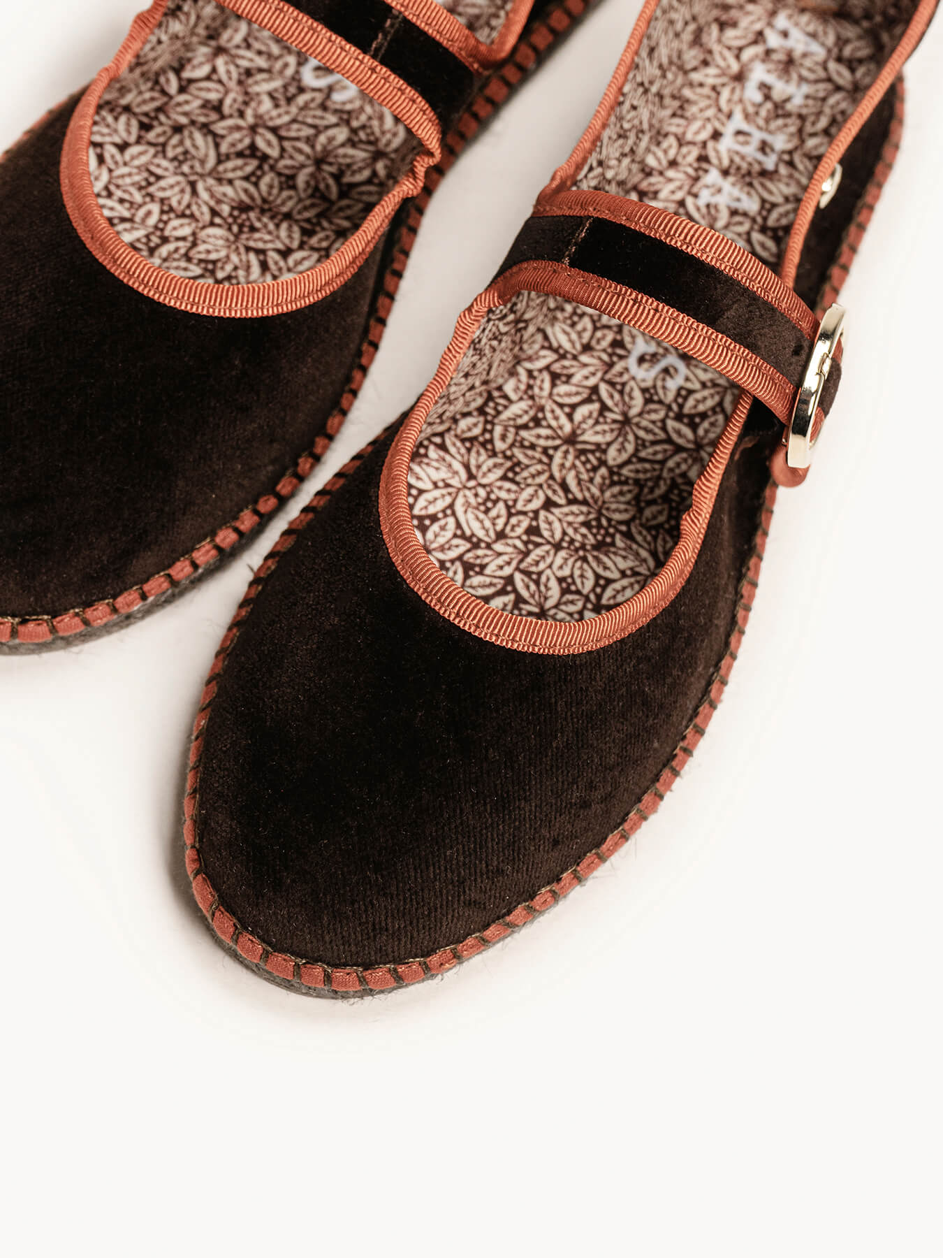 Adelfa Terciopelo Marrón Oscuro