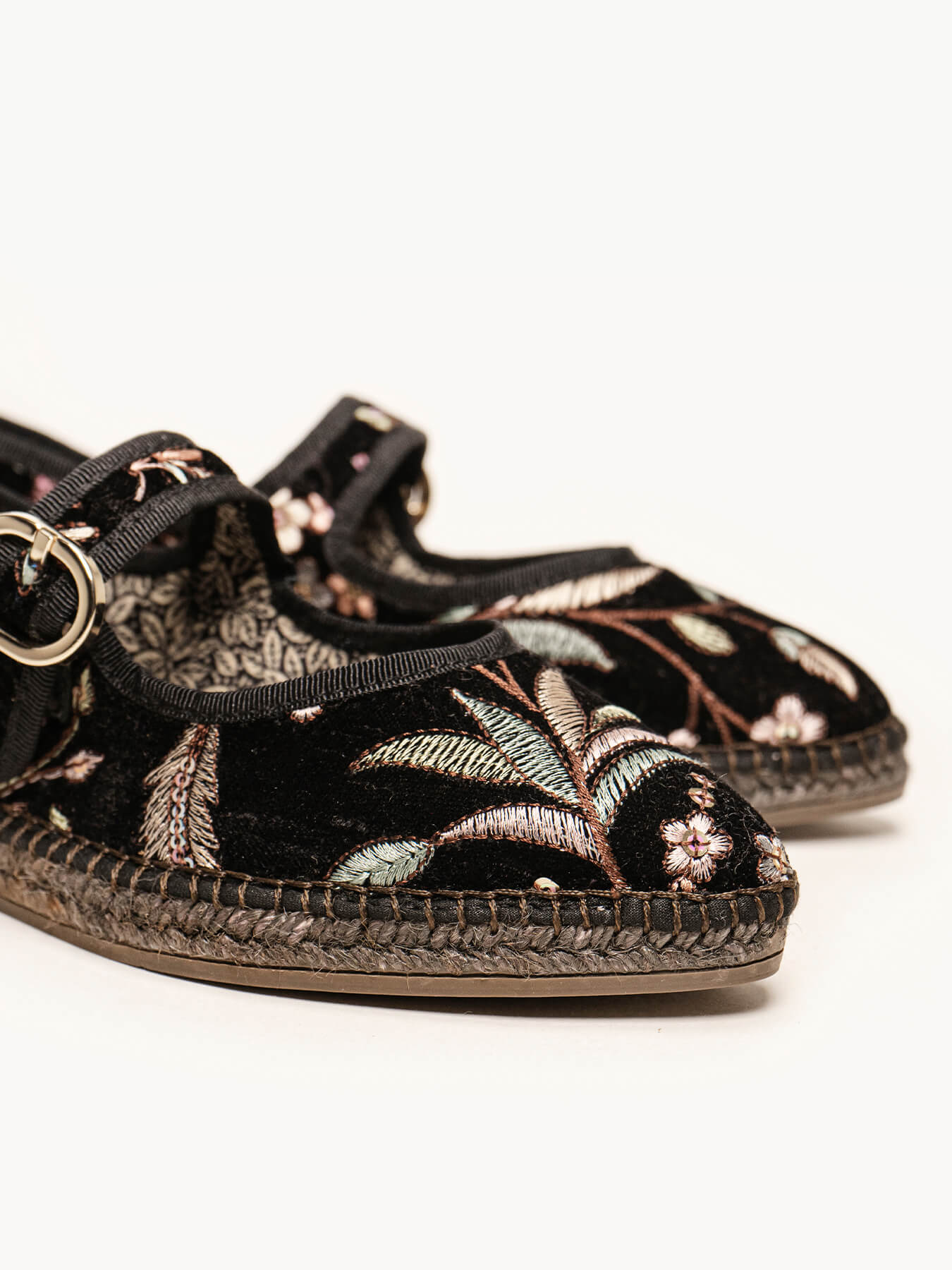 Azucena Terciopelo Flores Negro