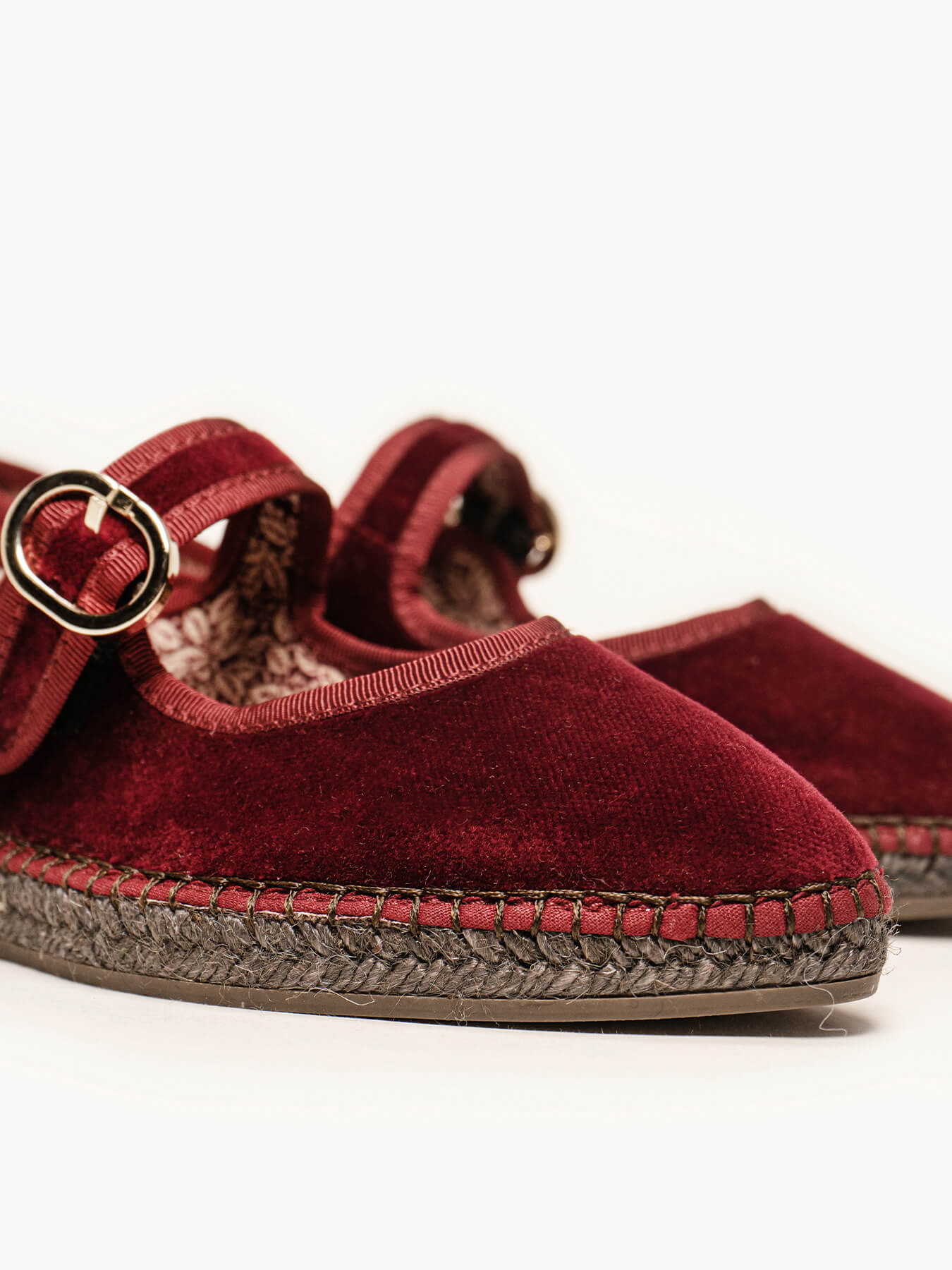 Azucena Terciopelo Granate