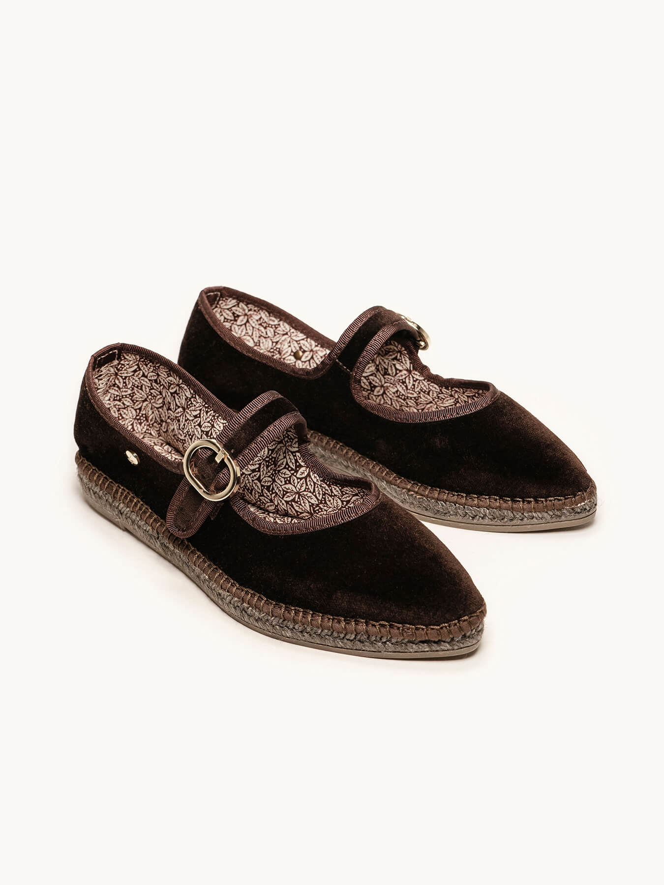 Azucena Terciopelo Marrón Oscuro