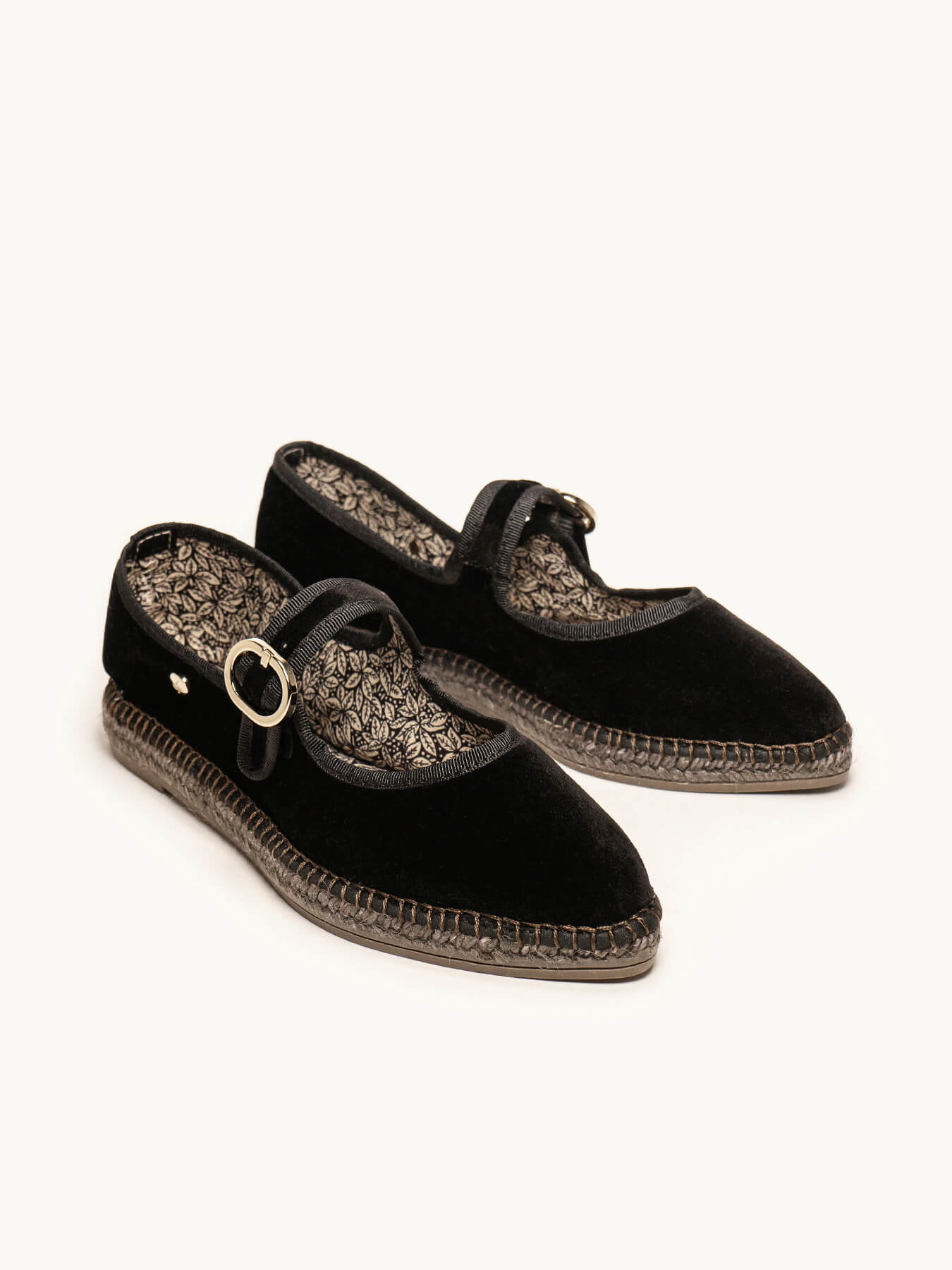 Azucena Terciopelo Negro