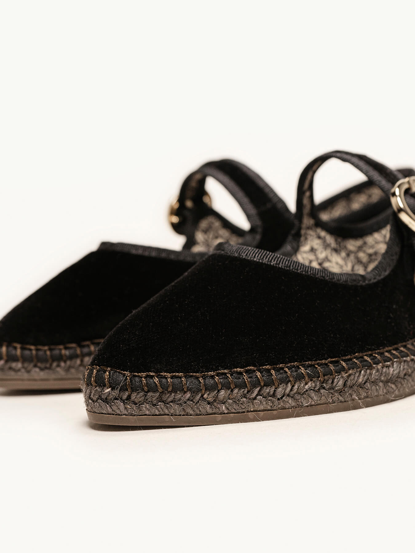 Azucena Terciopelo Negro