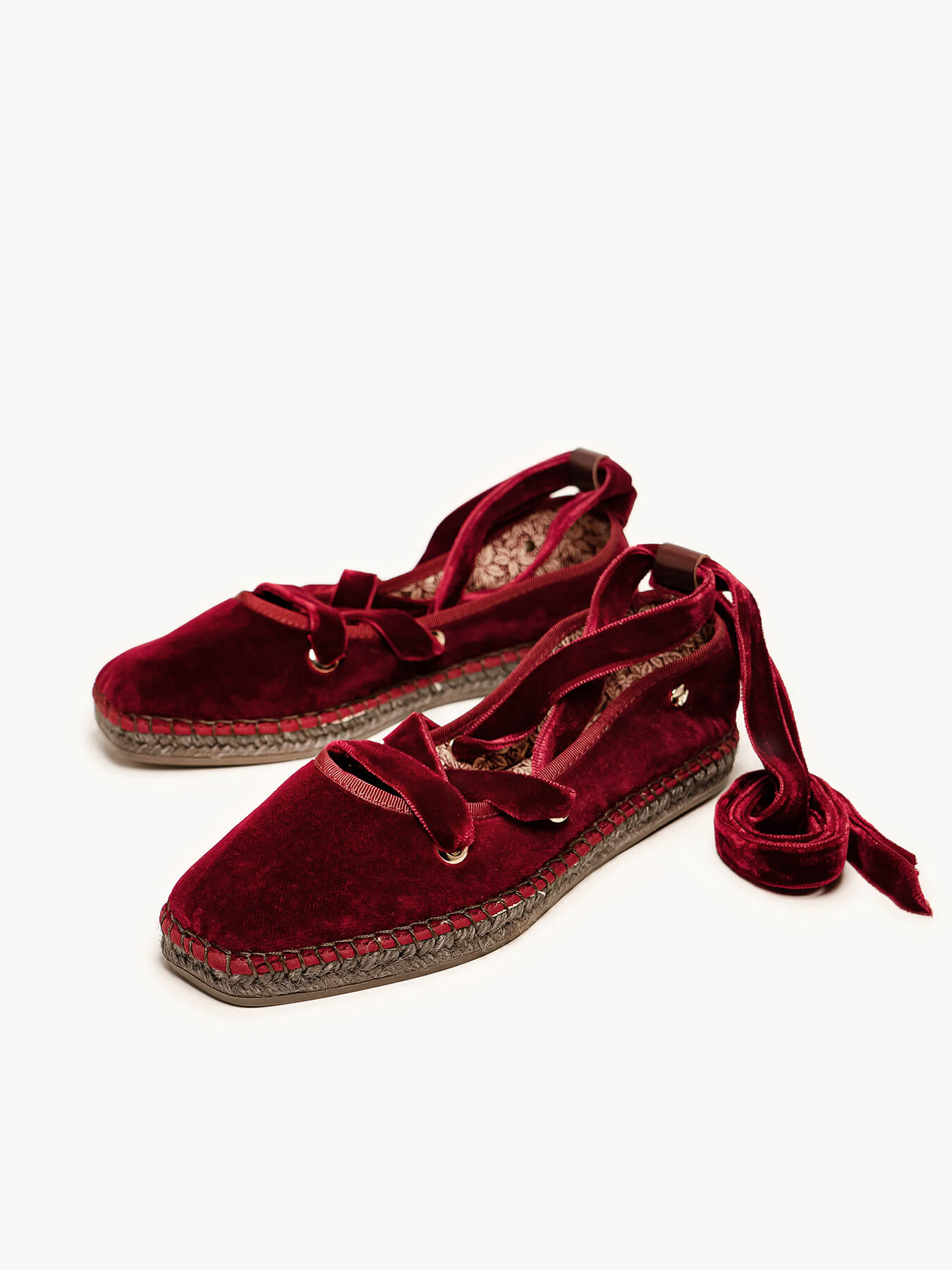 Begonia Cintas Terciopelo Granate