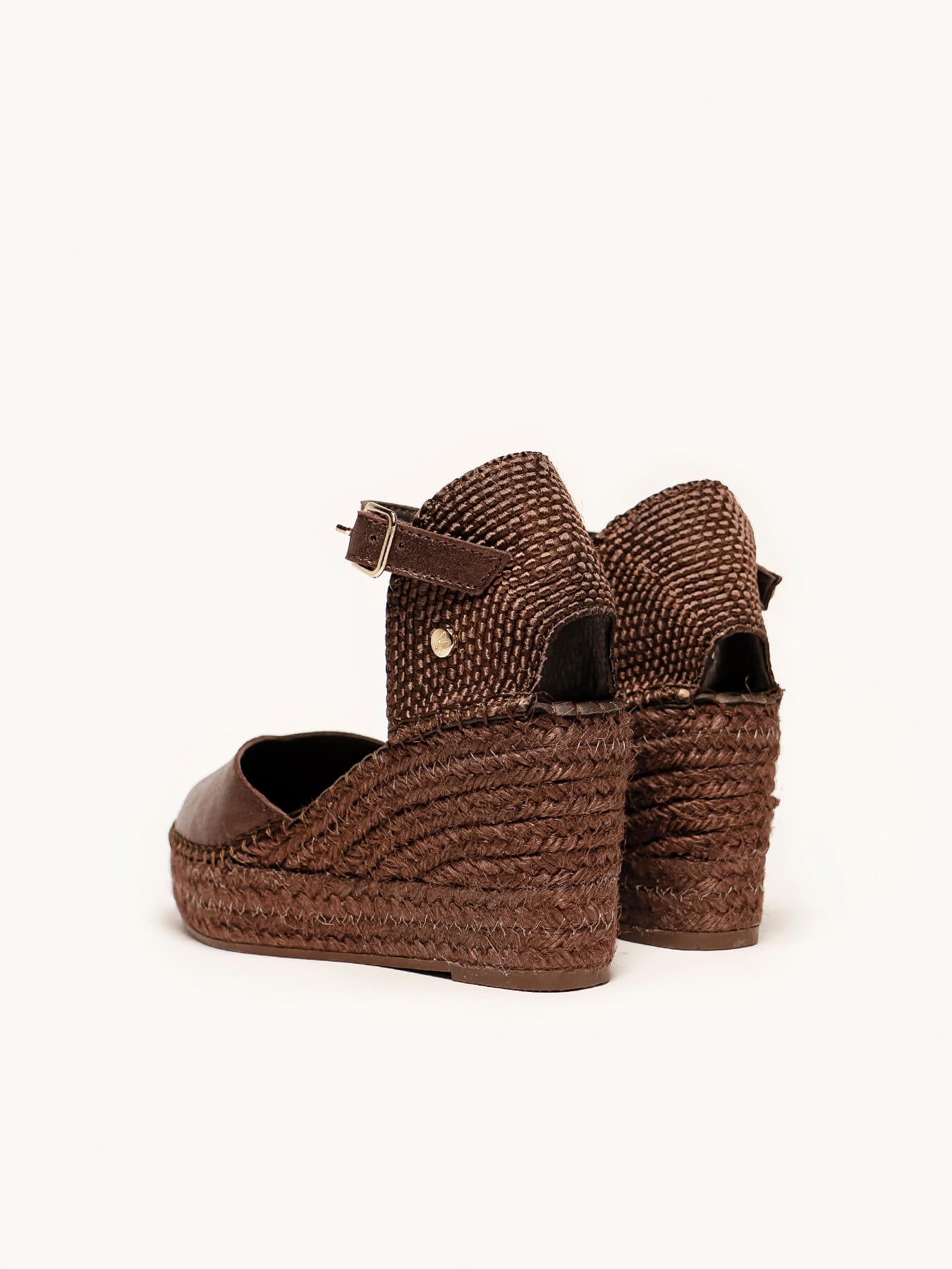 Jara Cuña 8 cm Ante Metal Marrón Oscuro