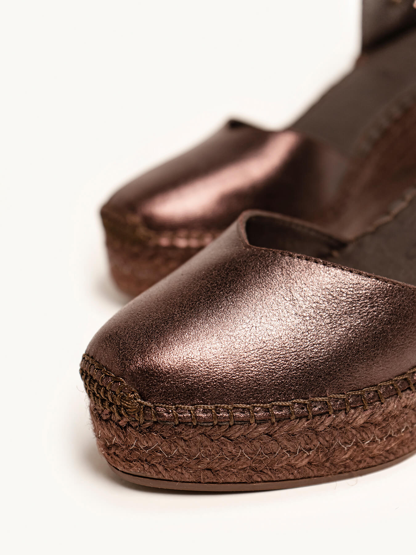 Jara Cuña 8 cm Ante Metal Marrón Oscuro