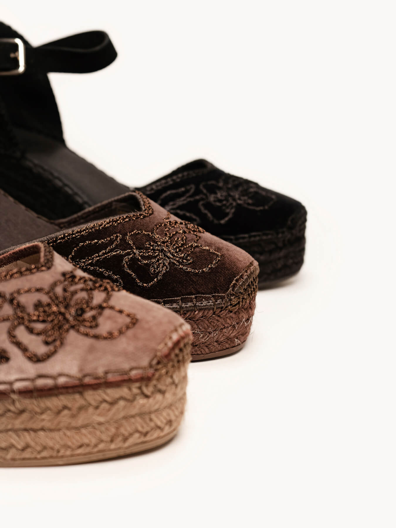 Jara Cuña 8 cm Bordado Marrón Oscuro