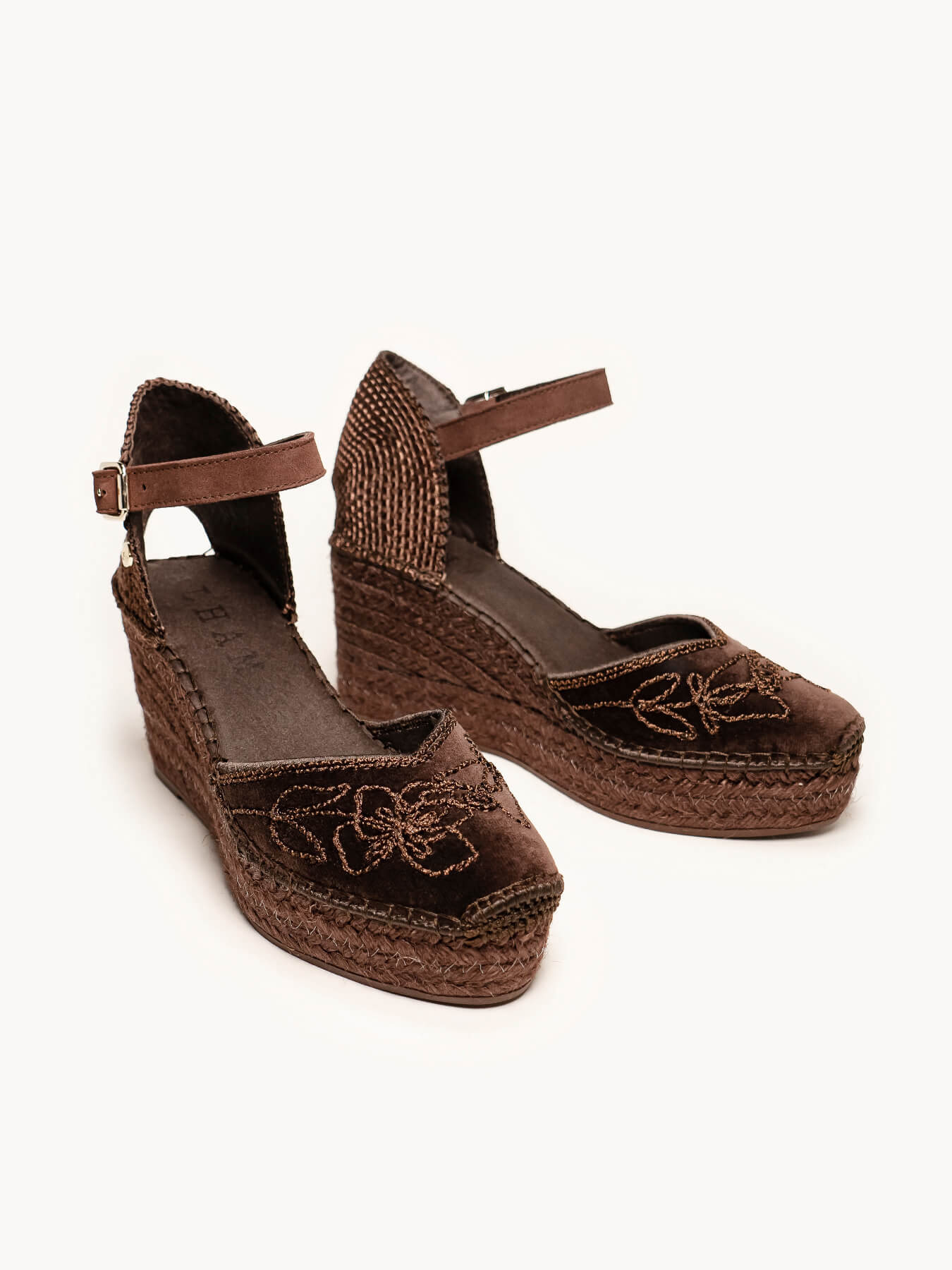 Jara Cuña 8 cm Bordado Marrón Oscuro