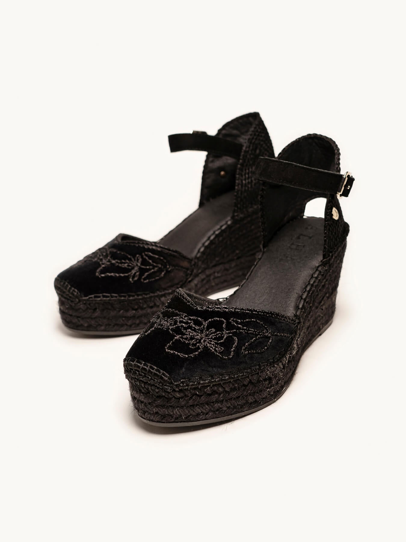Jara Cuña 8 cm Bordado Negro