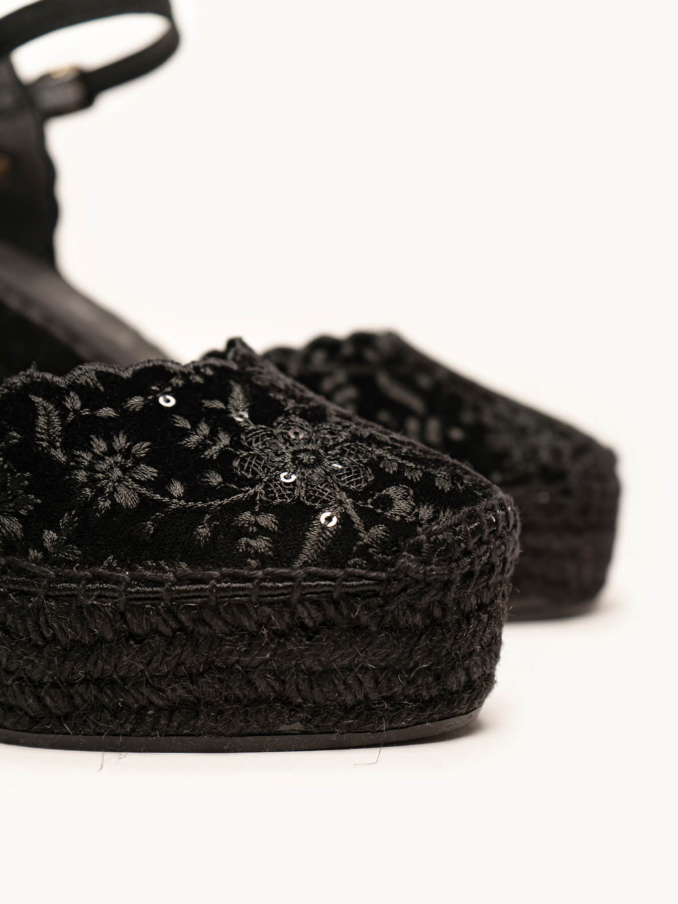 Jara Cuña Alta Terciopelo Bordado Negro