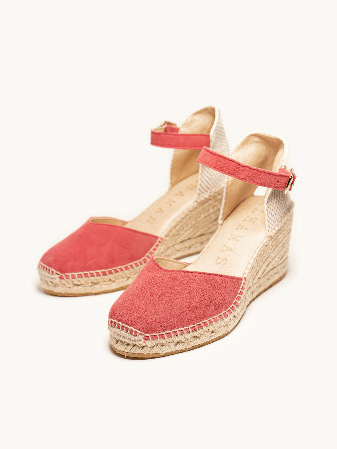 Jara Cuña Media Ante Rosa Oscuro