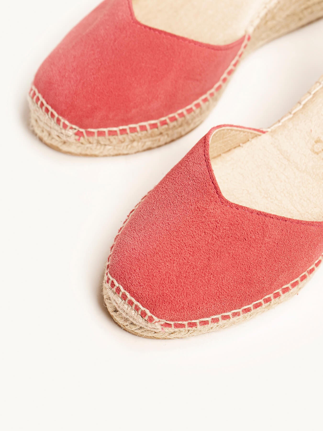 Jara Cuña Media Ante Rosa Oscuro