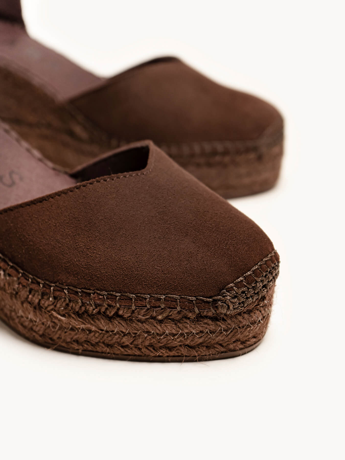 Jara Cuña Media Plataforma Ante Marrón Oscuro