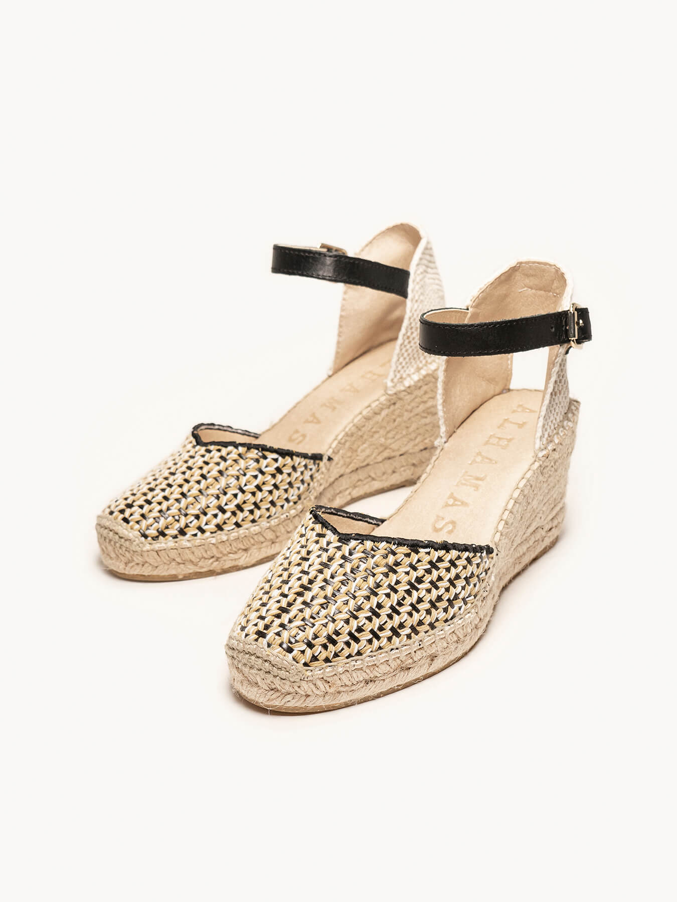 Jara Wedge Medium Braided Black