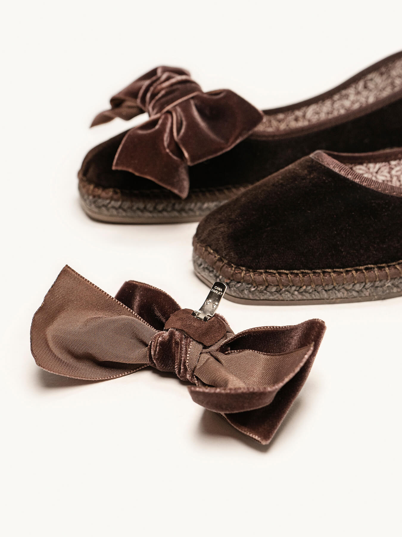 Begonia Terciopelo Lazo Marrón Oscuro