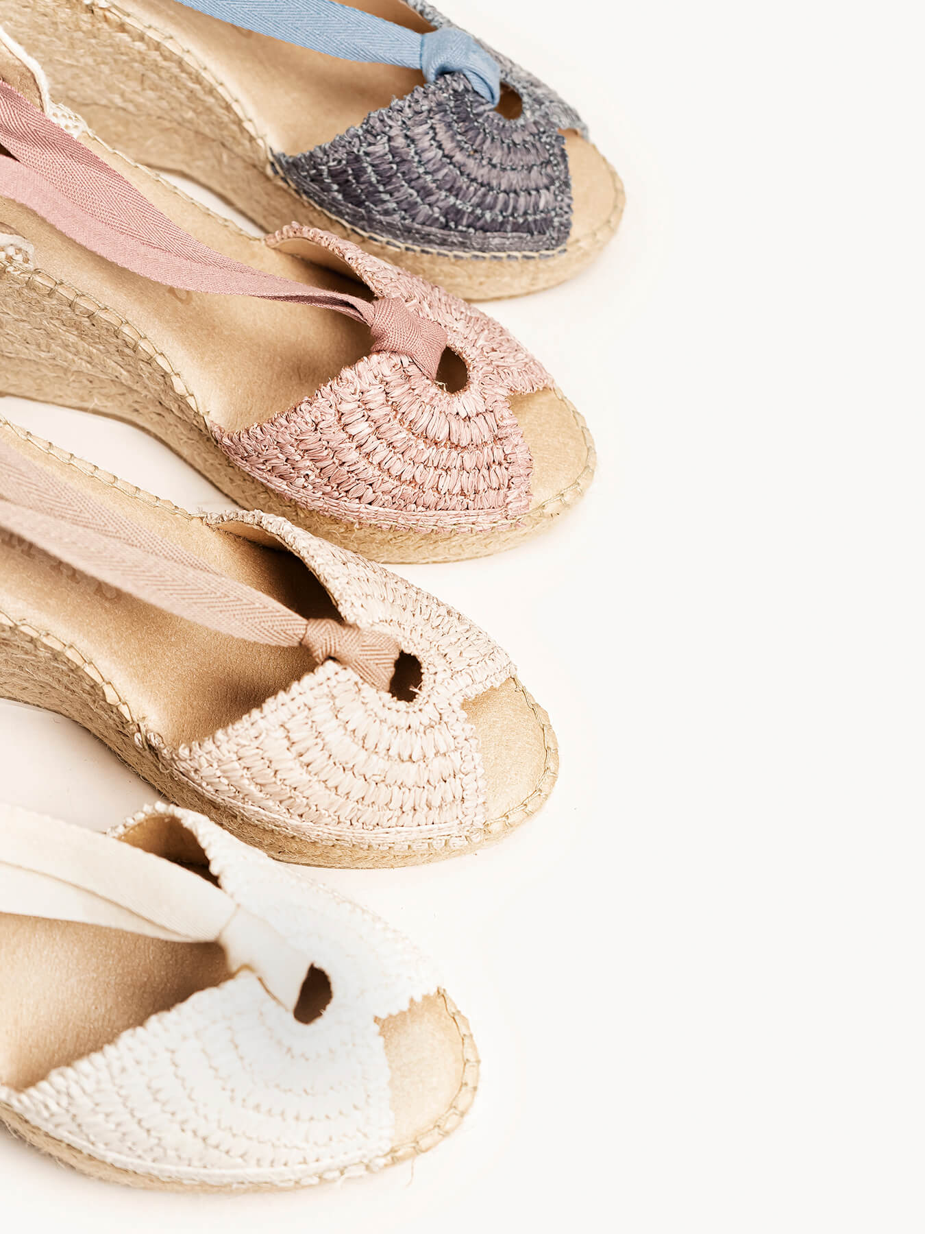 Lirio Cuña Alta Rafia Cintas Piedra