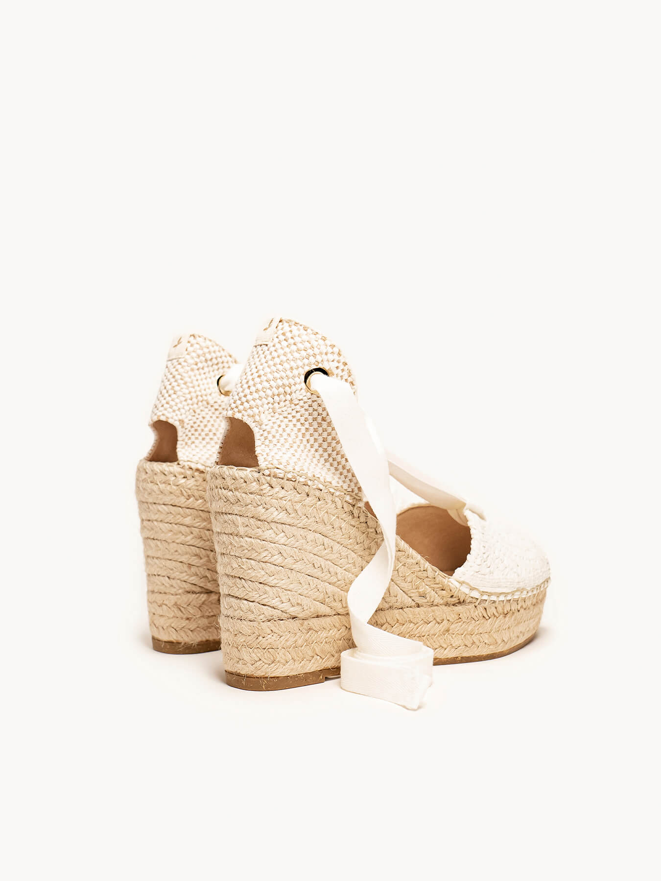 Lirio Cuña Alta Rafia Cintas Blanco