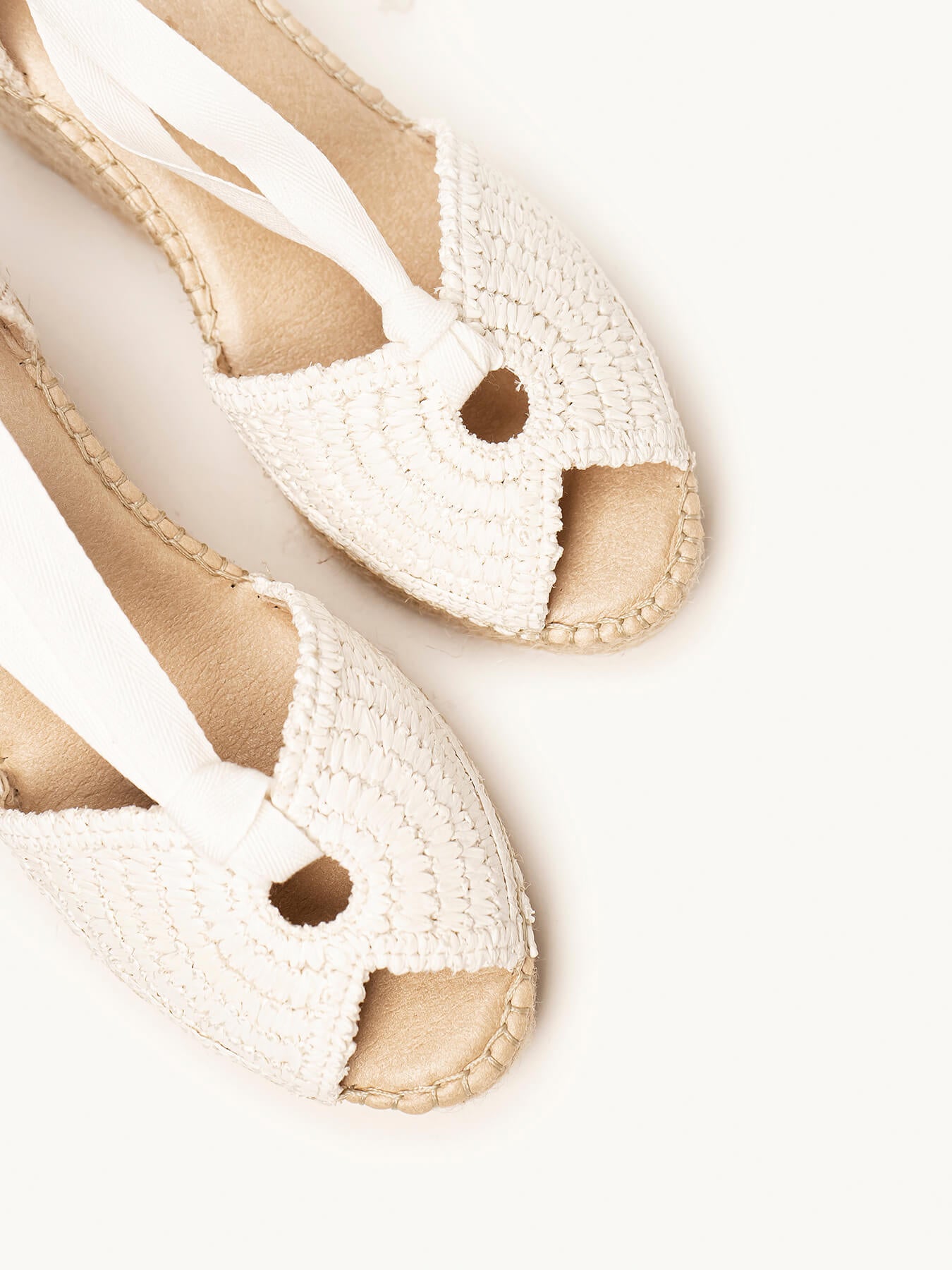 Lirio Cuña Alta Rafia Cintas Blanco