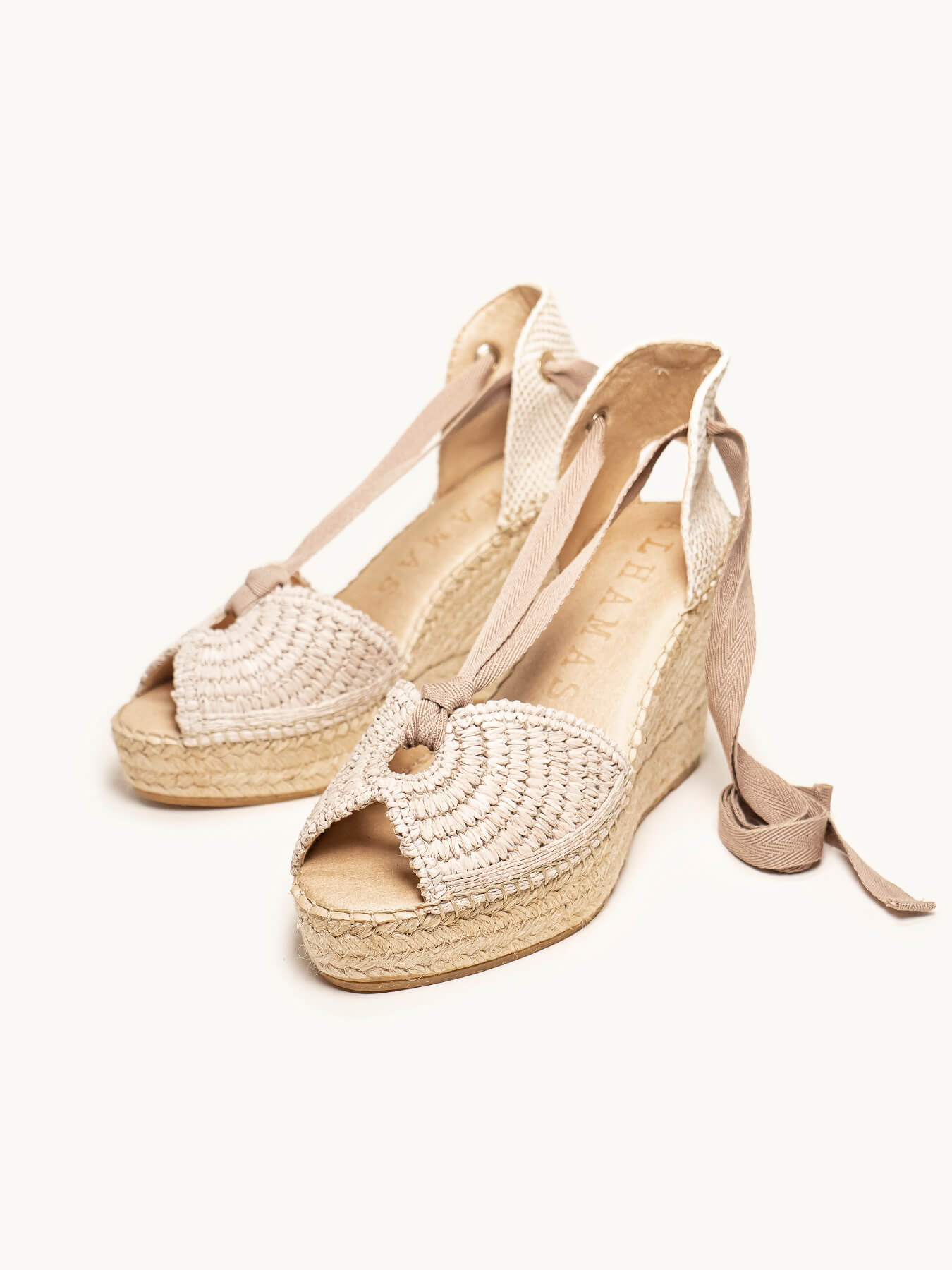 Lirio Cuña Alta Rafia Cintas Piedra