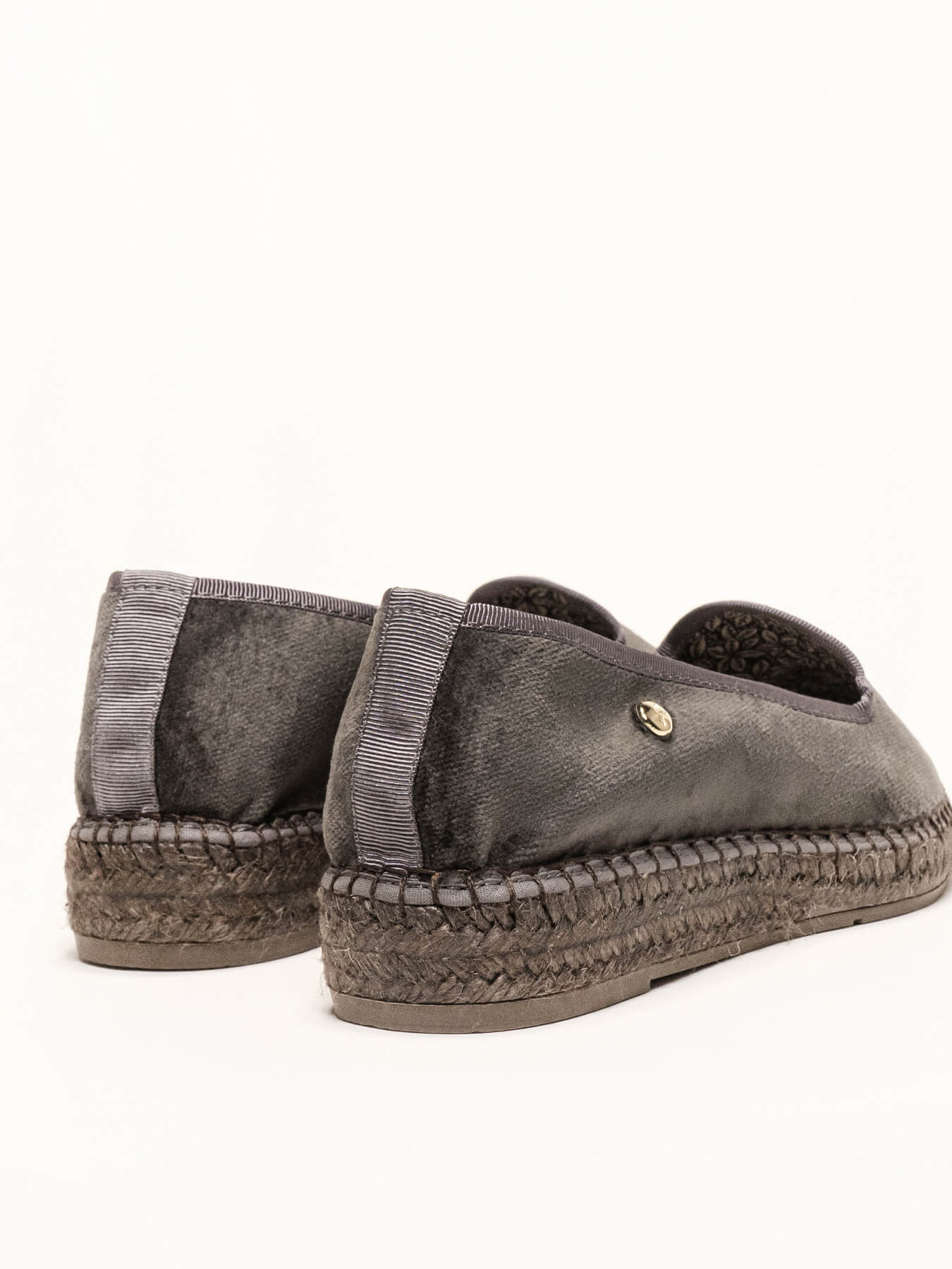 Narciso Wedge Dark Gray Velvet