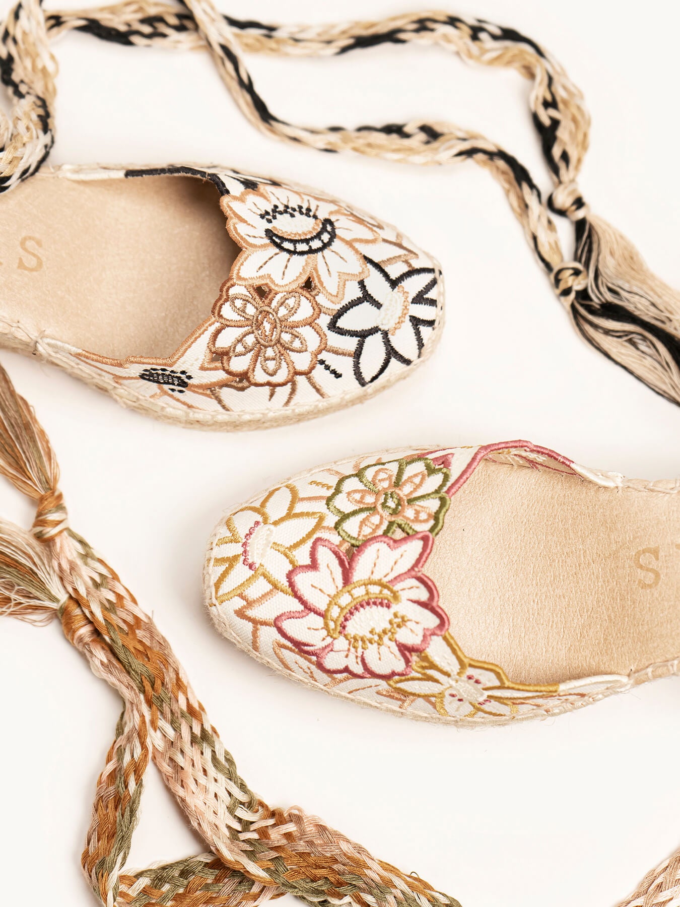 Romero Compensé Moyen Broderie Rose Sauvage