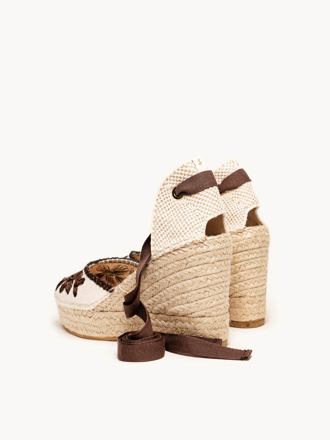 Romero Cuña Alta Rafia Petalos Crudo