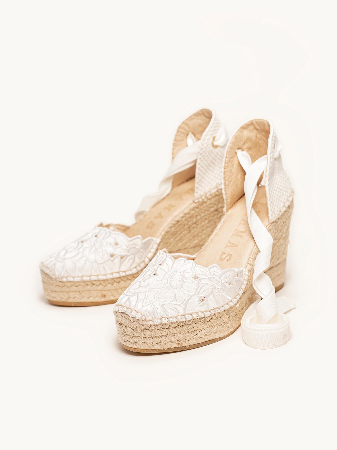 Romero Cuña Alta Bordado Silvestre Blanco