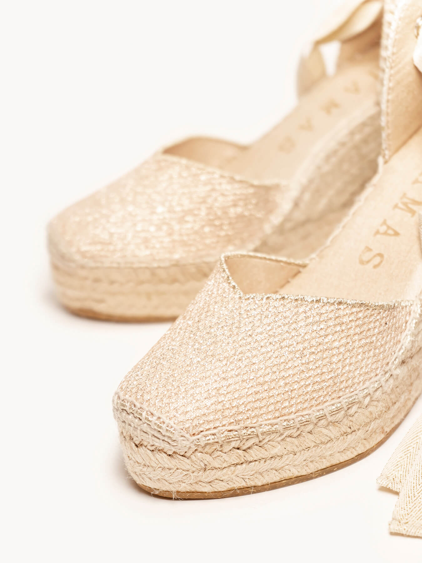 Romero Cuña Alta Rejilla Brillo Oro