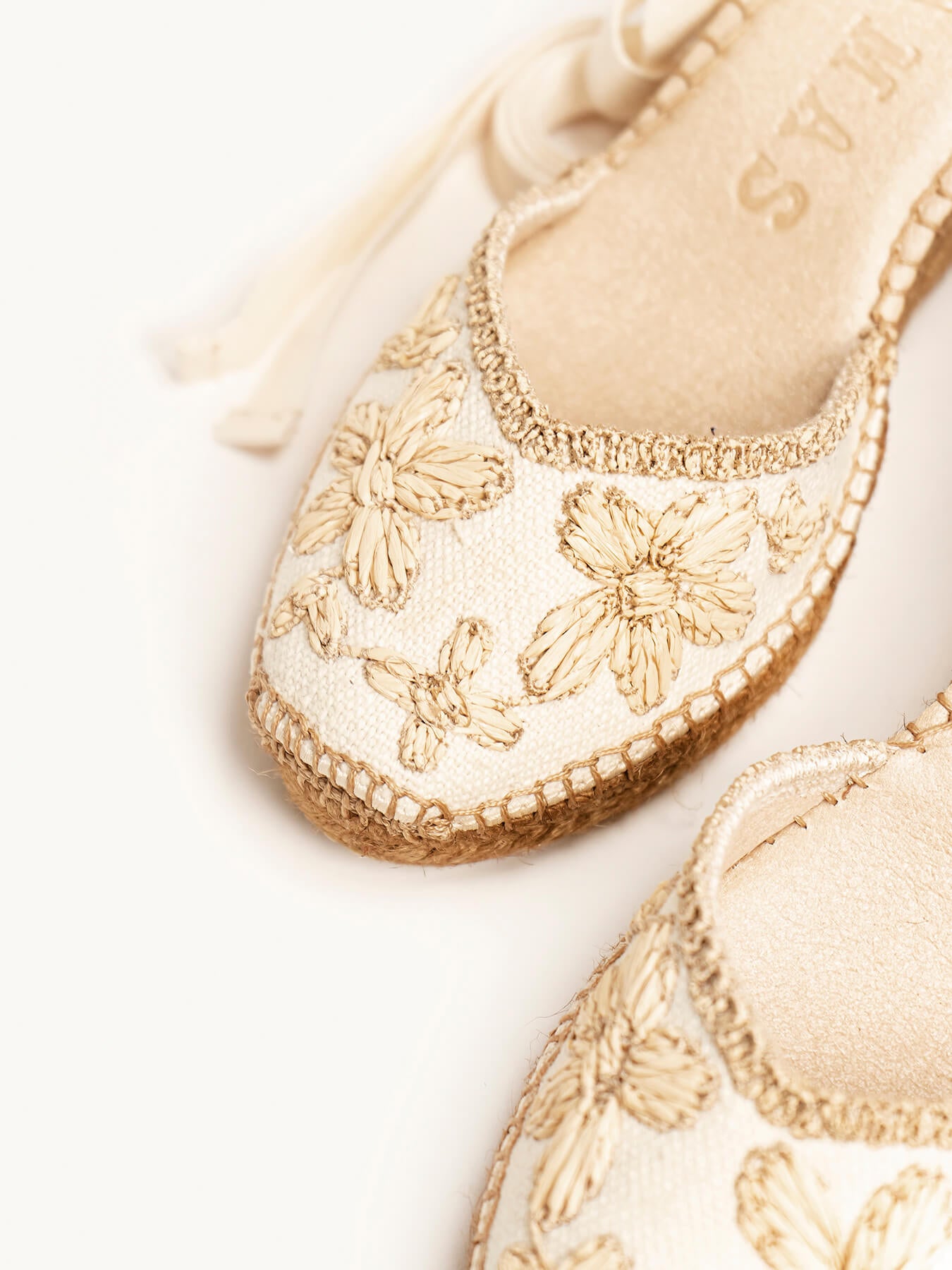 Romero Cuña Media Rafia Petalos Arena