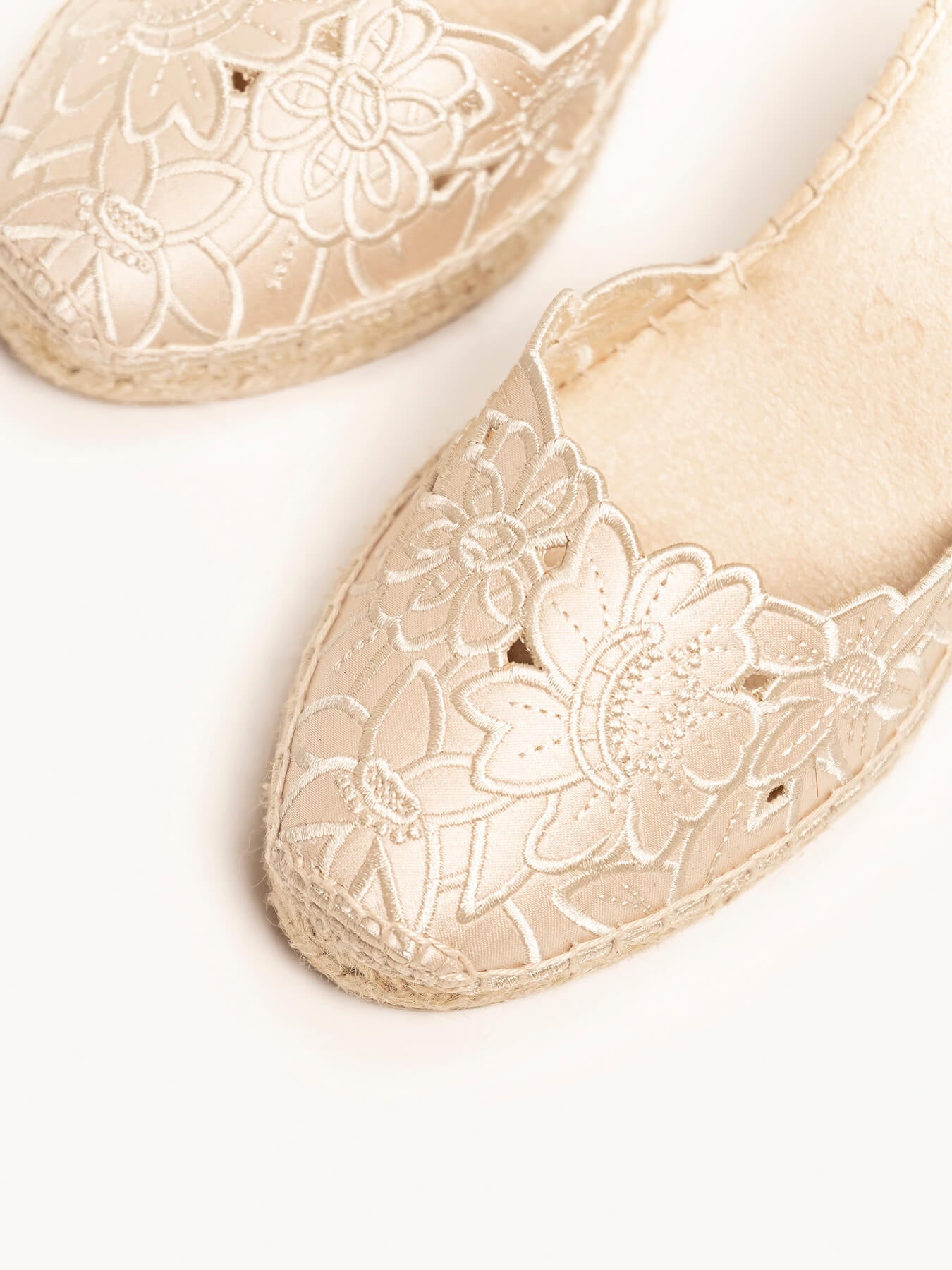 Romero Cuña Media Bordado Silvestre Crudo