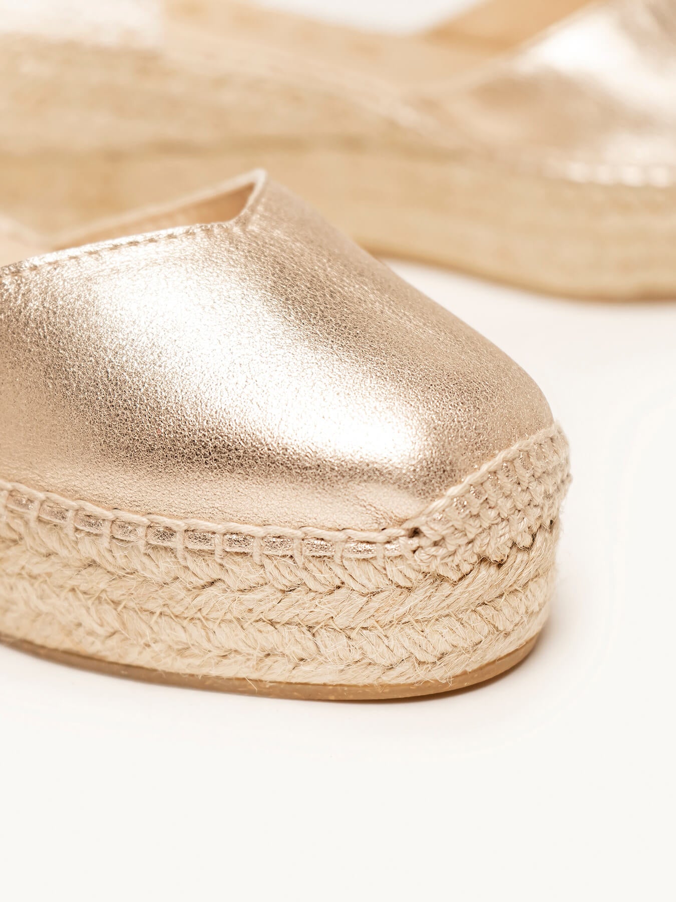 Romero Plataforma Ante Metal Oro